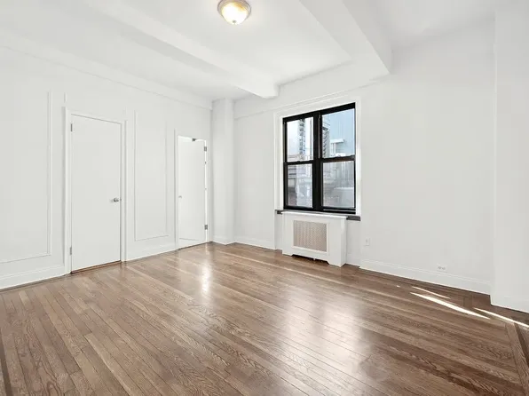 208 W 23rd St, New York, NY