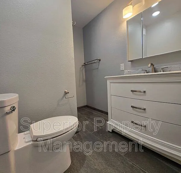 611 Seymour Ave — Photo 16