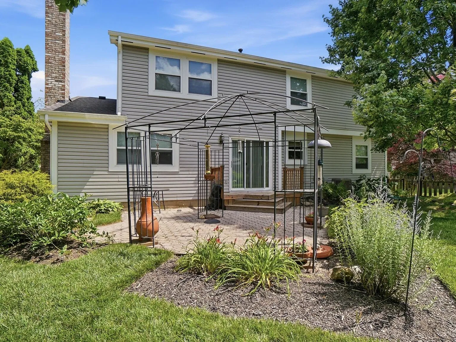 4 bed, 2.5 bath, 2030 sqft, $2,700 — Photo 2