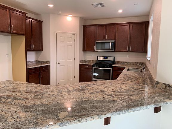 5th image of 3056 Island Creek Way