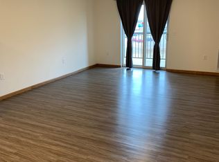 1820 Huntington Park Dr #101, Reedsburg, WI 53959