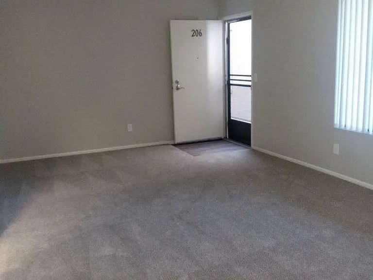 127 W Cypress St — Photo 22
