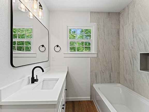 5th image of 3220 N 31st St