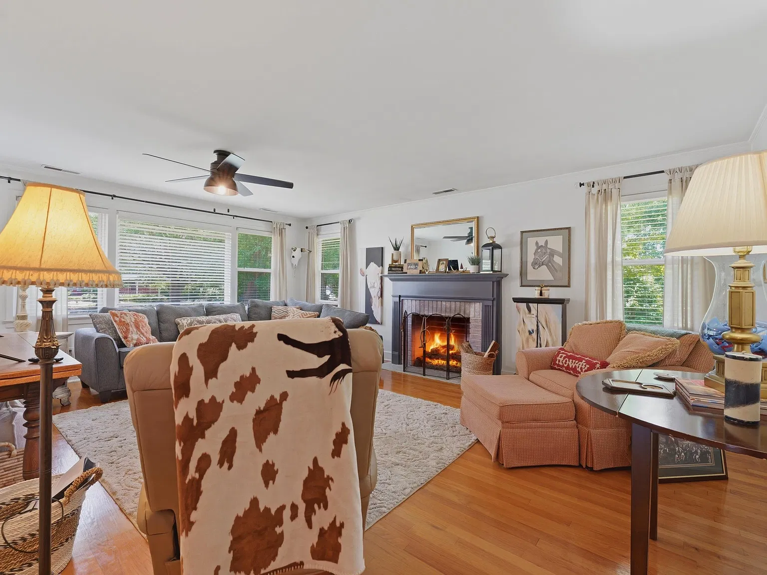 3 bed, 3.0 bath, 2336 sqft, $2,500 — Photo 2