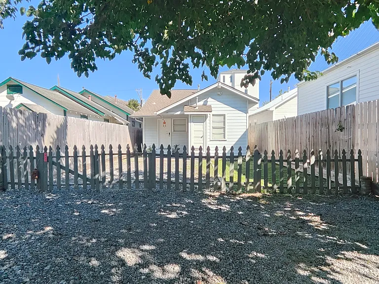 4313 Center St — Photo 32