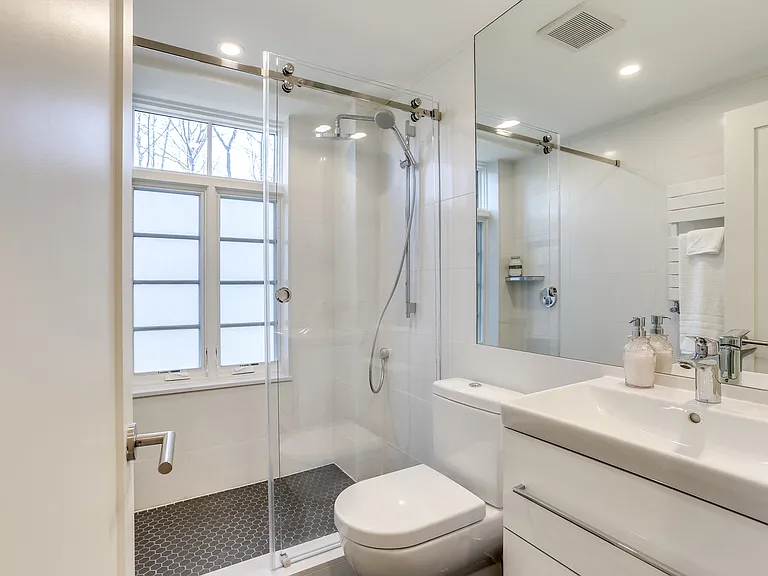 2900 Adams Mill — Photo 32