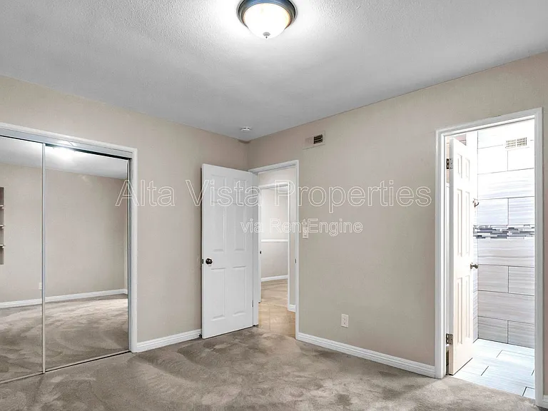 120 Green Ave — Photo 18