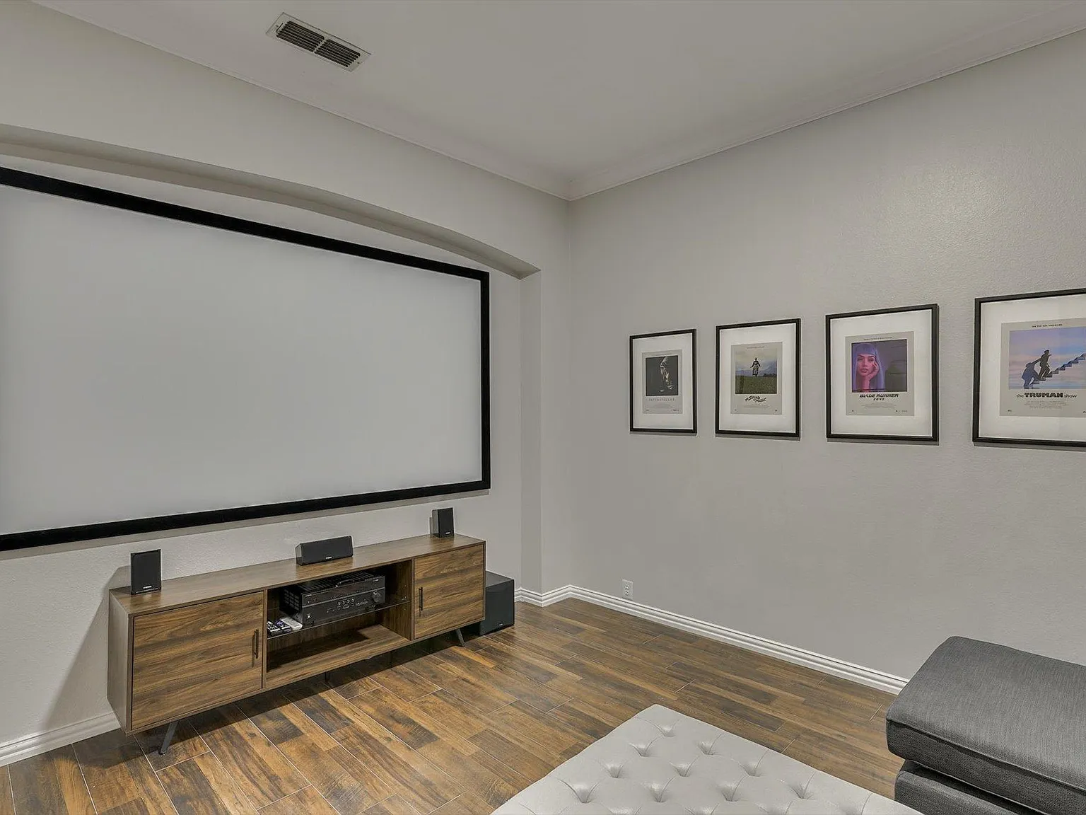5 bed, 2.5 bath, 2910 sqft, $9,750 — Photo 3
