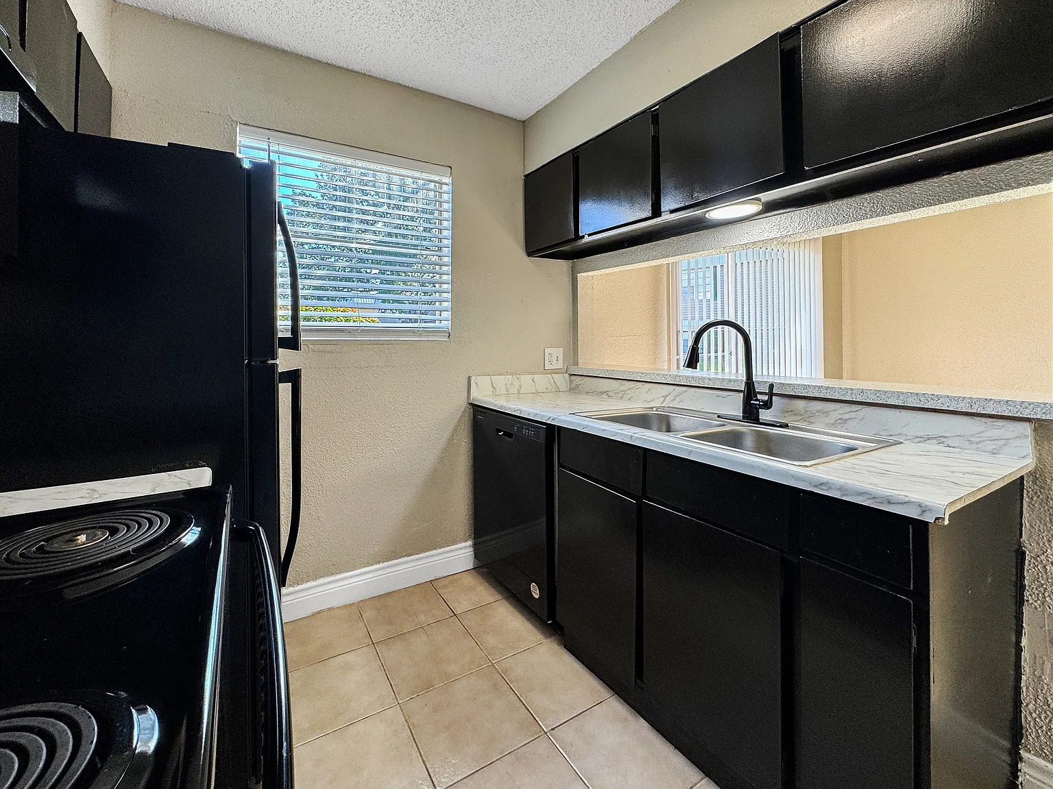 Borders Apartments — Photo 1