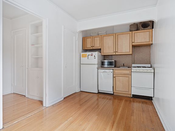 4th image of 290 6th Ave APT 5E