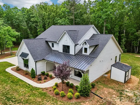 8049 Catawba Cove Dr, Belmont, NC 28012