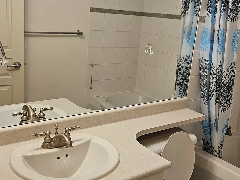 5639 Hampton Pl #407 — Photo 8