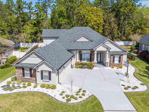 3rd image of 1024 W DORCHESTER Drive