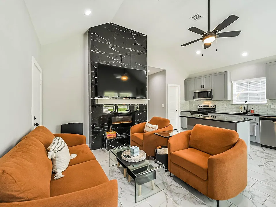 16518 Eastchase