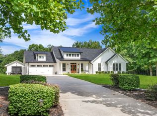 125 Crest Winds Dr, Clarkesville, GA 30523