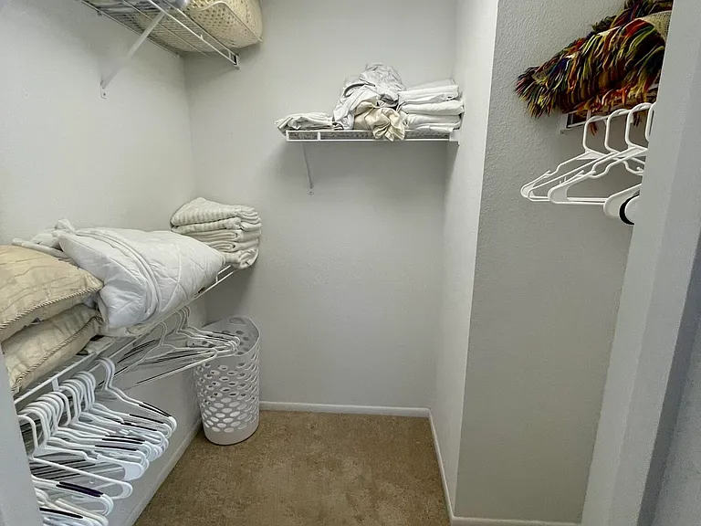 208 Hillsboro St — Photo 32