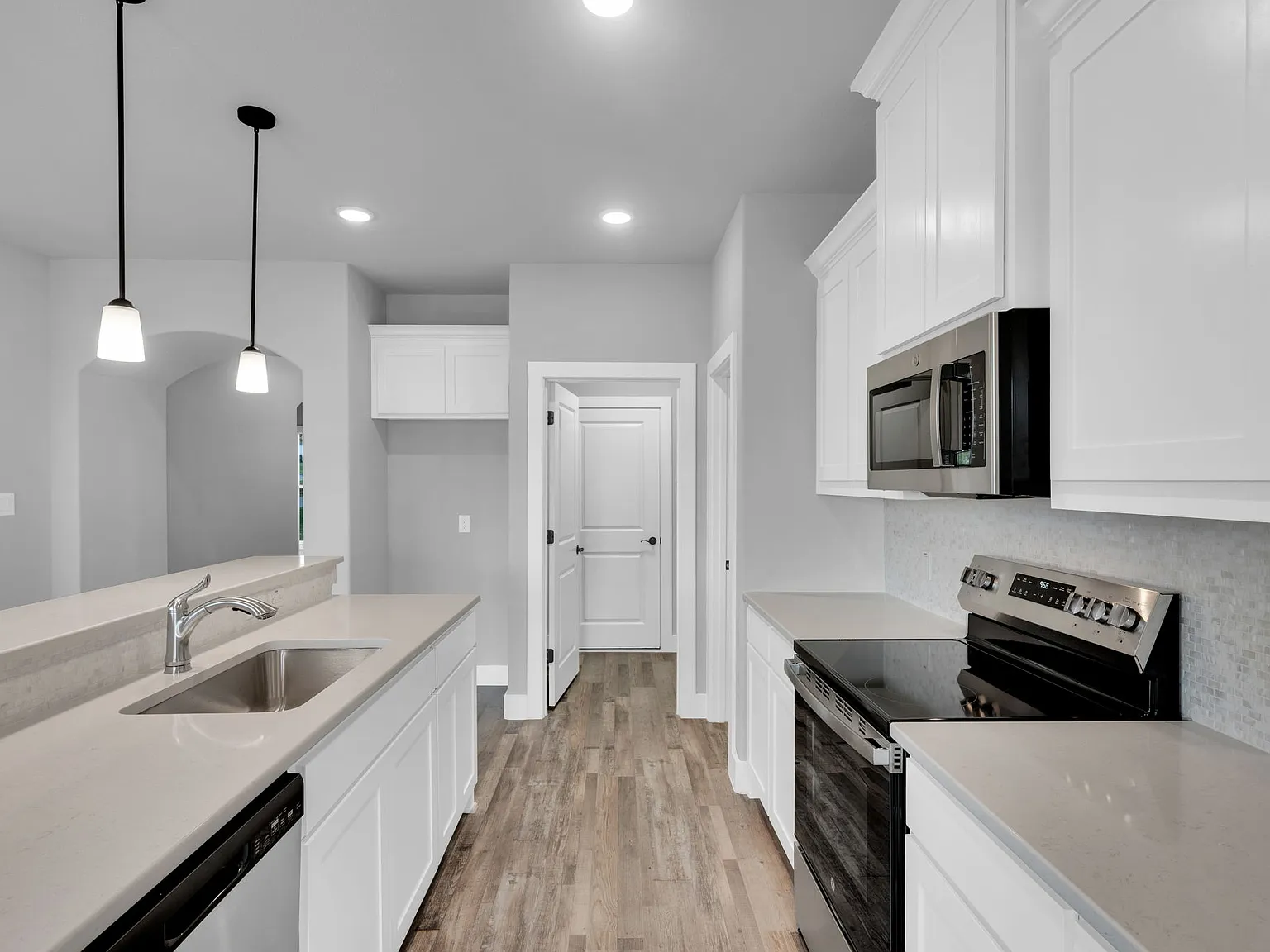 3 bed, 1480 sqft, $2,300 — Photo 4