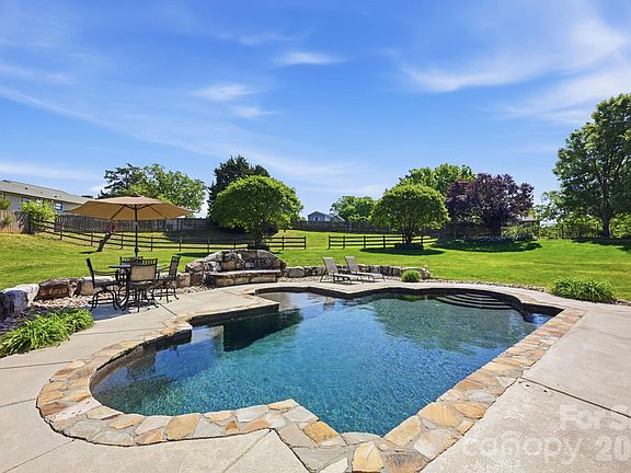 2nd image of 145 Blue Grass Cir