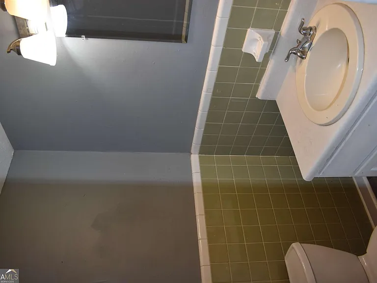 382 Cowan St — Photo 14