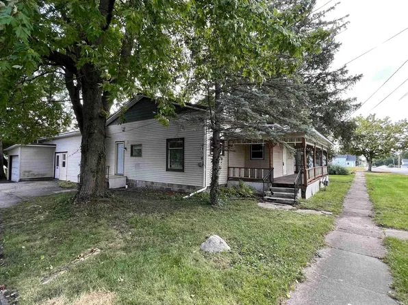 208 E Sycamore St, Silver Lake, IN 46982