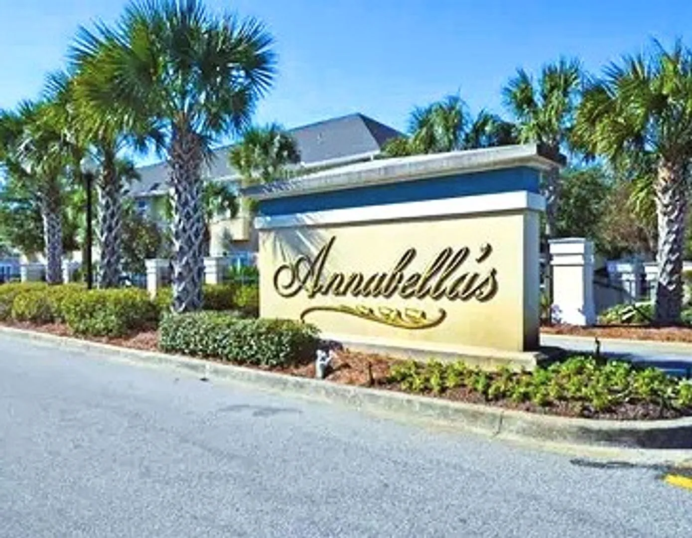 Fabulous Townhome In Gated Community W/Double Ensuites! *Special: 1/2 Off 1st Month's Rent!* — Photo 2