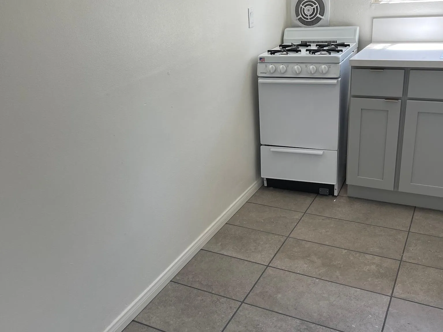 3191 Kemper St — Photo 3