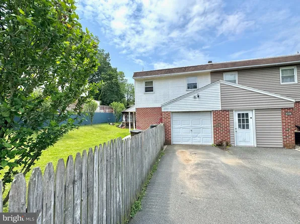 807 Rabbit Ln, Reading, PA 19606