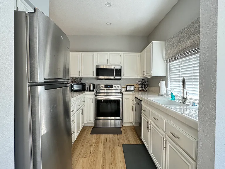 688 Indian Oak Ln #102 — Photo 4