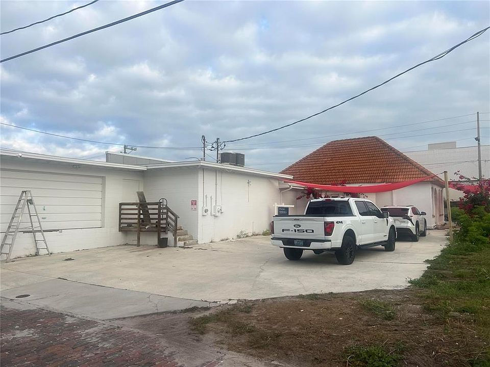 2nd image of 856 2ND AVENUE N