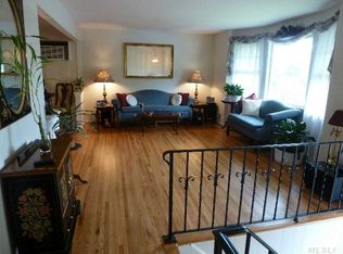 4 Hawk Ln, Hauppauge, NY 11788