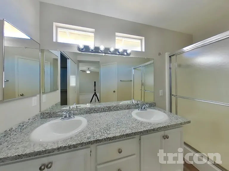 1300 Pecan Tree Ct — Photo 8