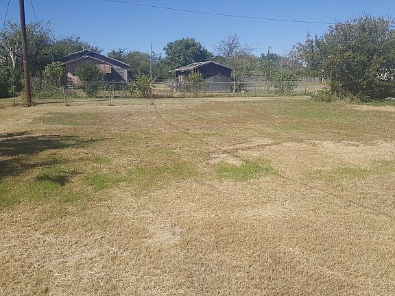 4th image of 621 N Wilbarger St
