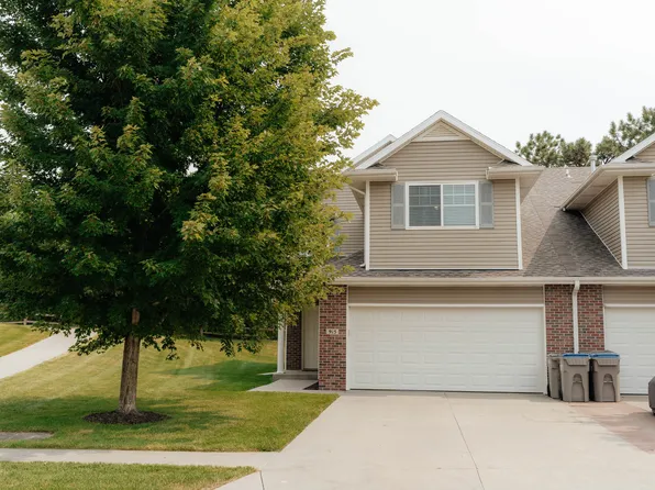 915 Carlton Cir, Lincoln, NE 68512