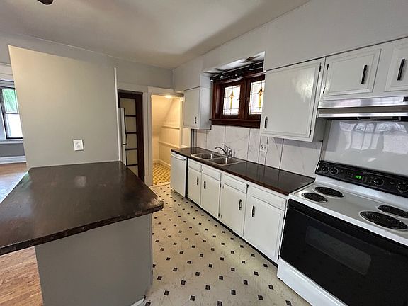 4th image of 4961 Robert Ave Floor 1