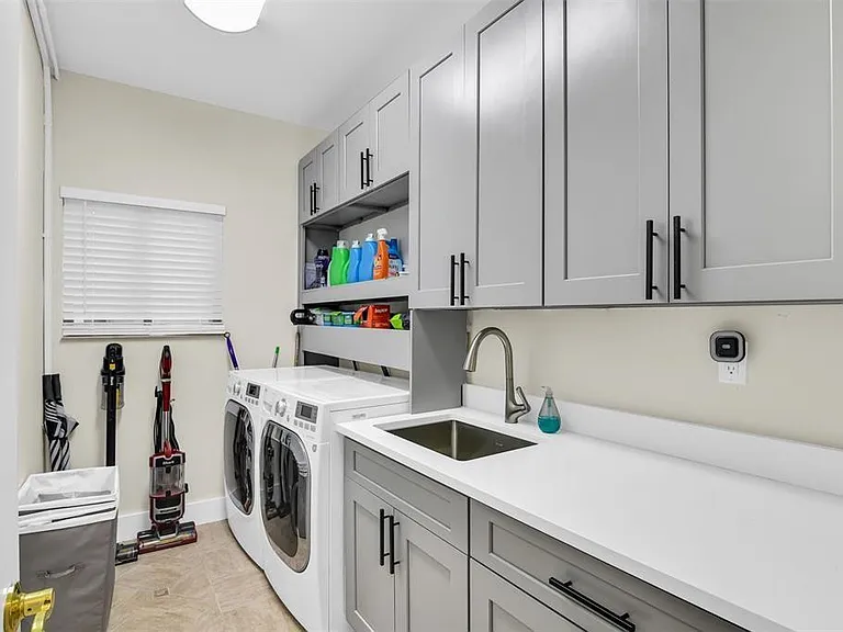 319 S Riverside Dr — Photo 88