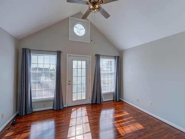 728 Blanding St — Photo 14