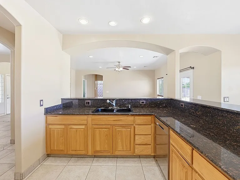 4212 S Hackberry Dr — Photo 15