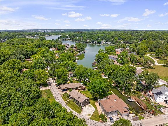 4th image of 51 Beach Dr