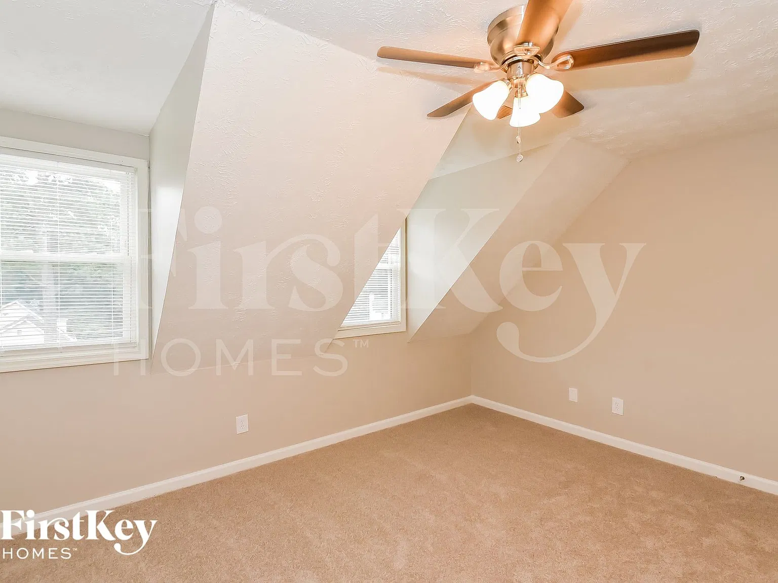 3 bed, 2.0 bath, 1832 sqft, $2,400 — Photo 4