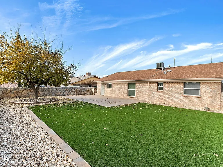 11404 Bunky Henry Ln — Photo 21