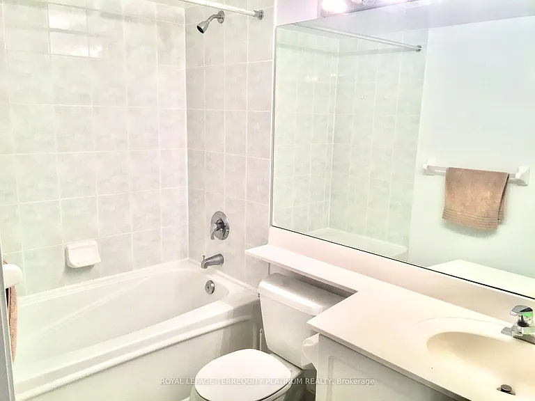 28 Harrison Garden Blvd #1812 — Photo 12