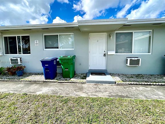 2nd image of 7561 Venetian St Unit 2