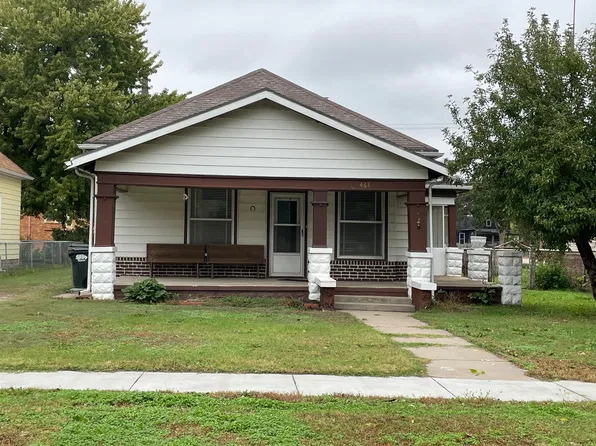 464 W 2nd St, Hoisington, KS 67544