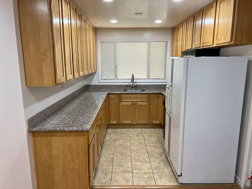 1st image of 910 Coachella Ave