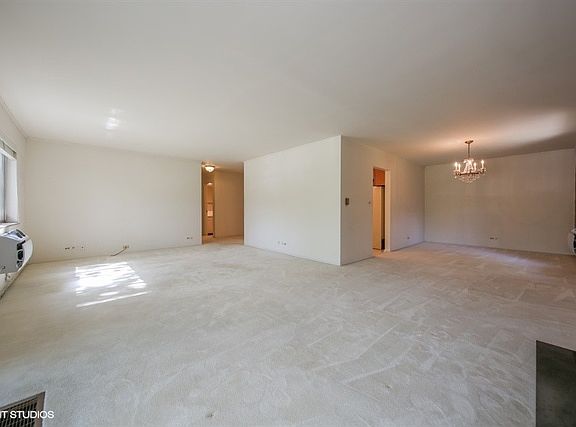 3rd image of 360 Claymoor APT 2C
