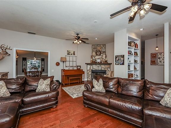 4th image of 661 Wood Ave