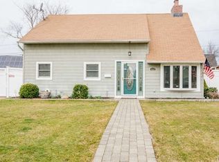 2427 3rd Ave, East Meadow, NY 11554