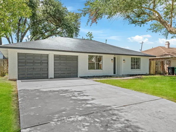 111 Princess Dr, Houston, TX 77034