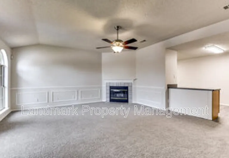 625 Hollyberry Dr — Photo 6