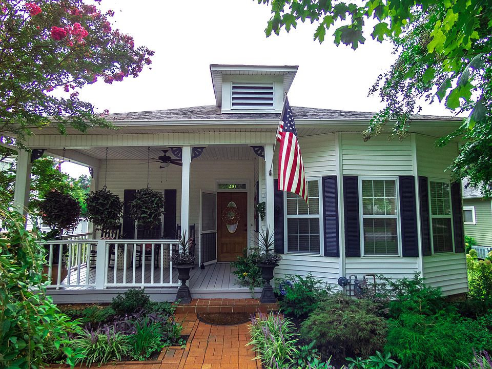 1st image of 210 Wilson Ave